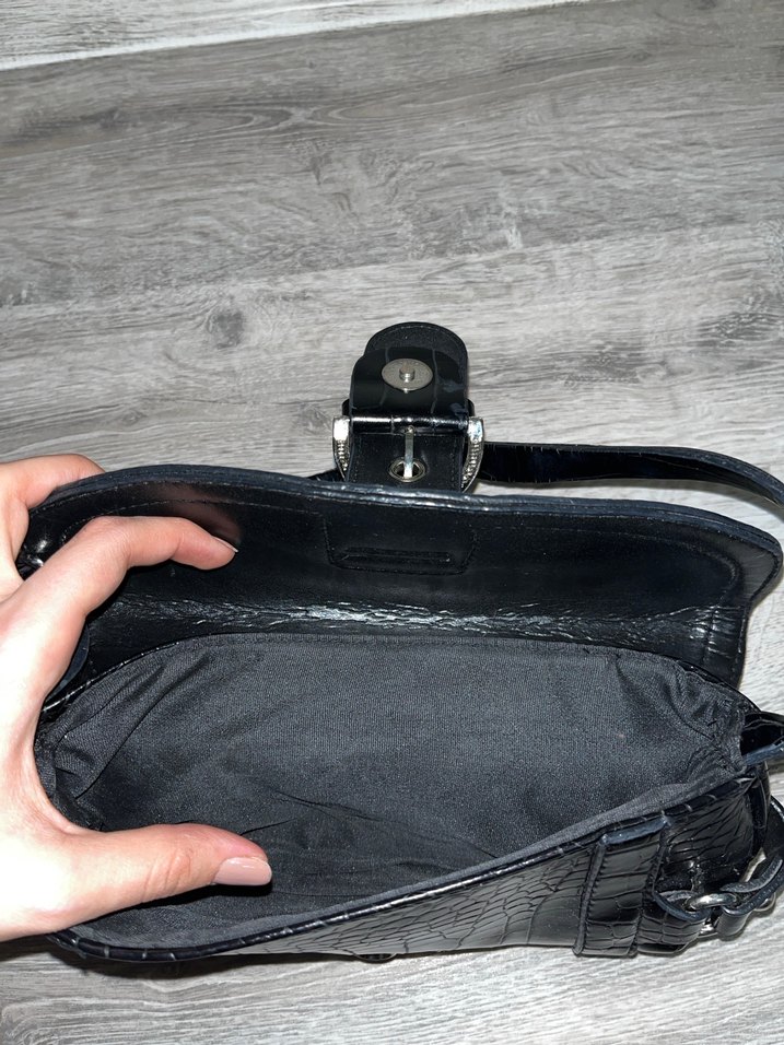 Bershka siyah crocodil desen canta - Görsel 5