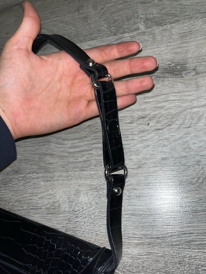 Bershka siyah crocodil desen canta - Görsel 4