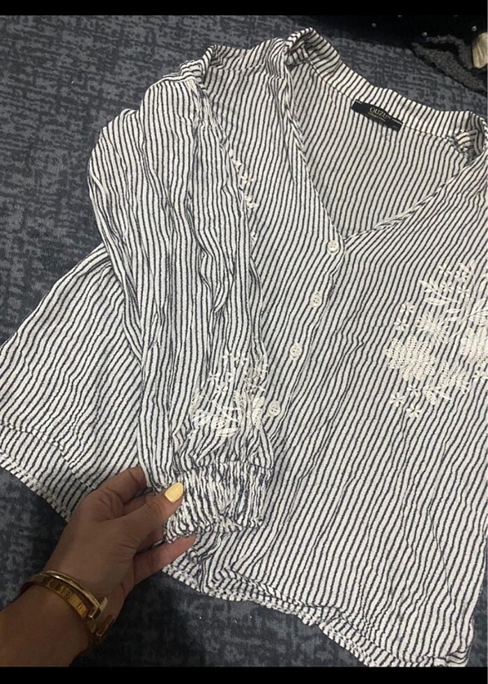 QUZU DESENLİ NAKIŞLI CROP GÖMLEK - Görsel 4