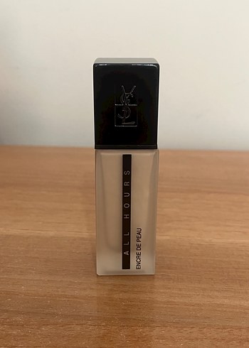 Yves Saint Laurent Fondöten B25
