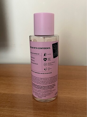 Victoria s Secret Victoria Secret pink vücut spreyi