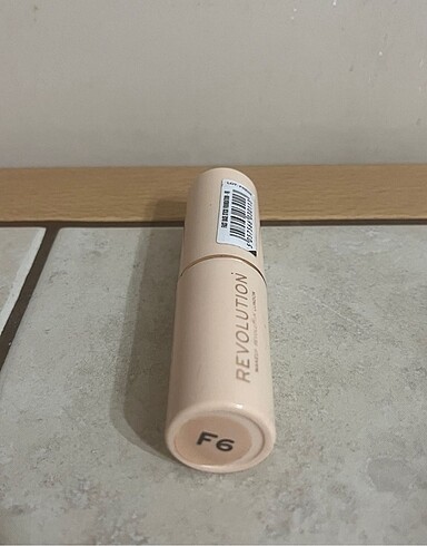 Revolution Revolution stick Fondöten