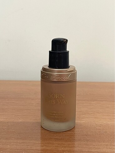 Too Faced Born this way fondöten