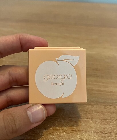  Beden Benefit georgia mini allık