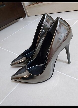 Gri stiletto 