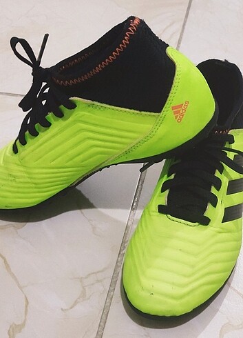 33 Beden 33 numara adidas marka predatör cok az giyilmistir.