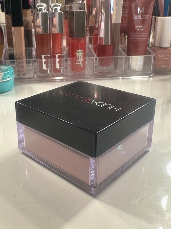 Huda Beauty Pudra - Görsel 2