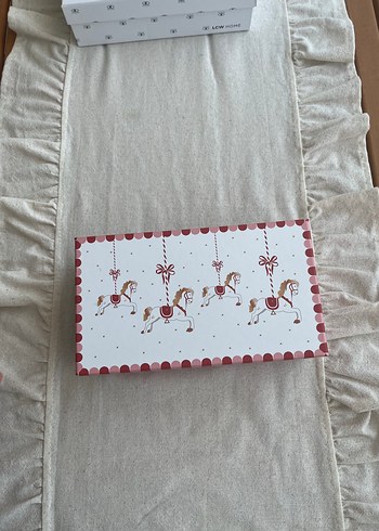 Beden Atlı Karınca Desenli Kupa ve Tabak Seti