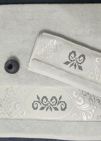 Sarra Marka Etamin Kanaviçe Nakışlı Gri Havlu Seti