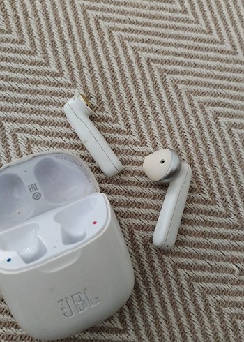 Beyaz JBL Kablosuz Kulaklık Kutusu - Görsel 3