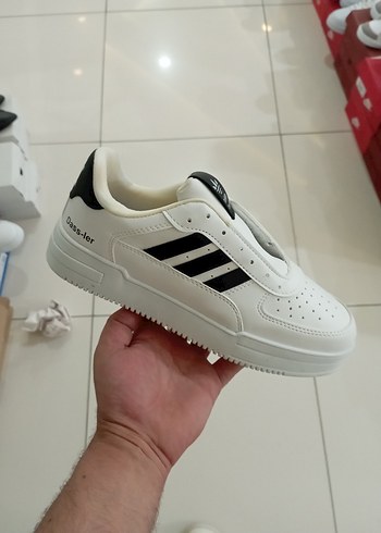 Beyaz Adidas Günlük Spor Ayakkabı