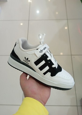 Beyaz Siyah Adidas Kadın Spor Ayakkabı