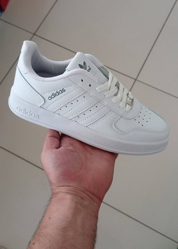 Beyaz Adidas Kadın Spor Ayakkabı