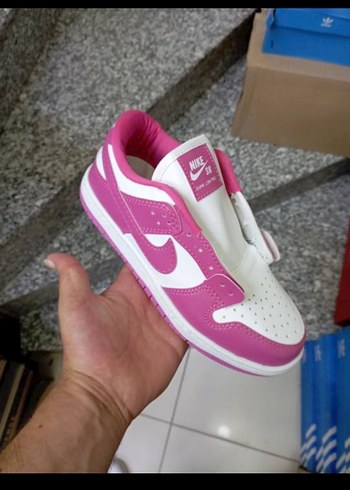 Pembe Nike Spor Ayakkabı Velcro Bantlı