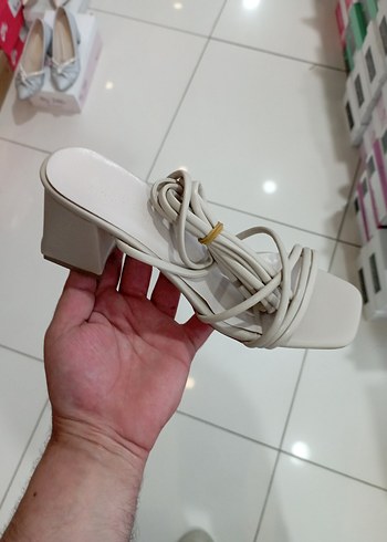 Diger Beyaz Kadın Topuklu Sandalet