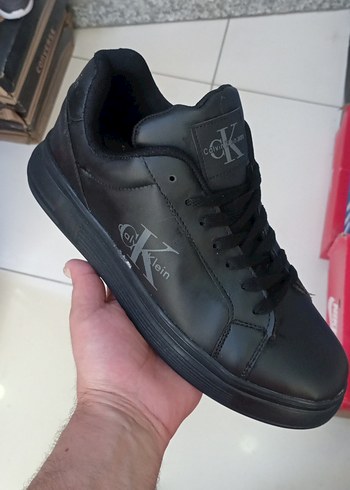 Calvin Klein Siyah Deri Sneaker Siklik Ve Rahatlik Bir Arada