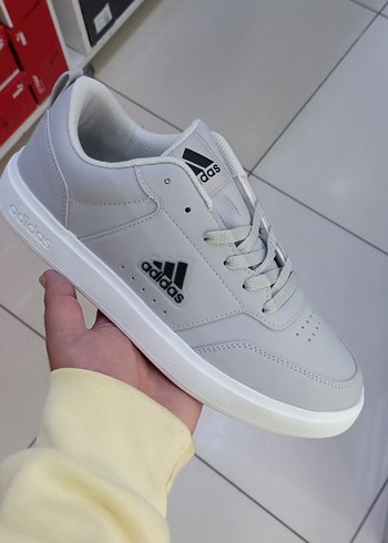 Adidas Beyaz Dusuk Bilekli Spor Ayakkabi