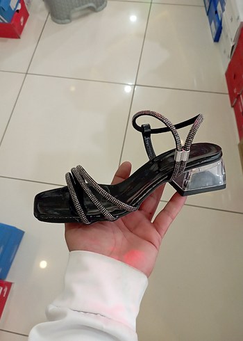 Diğer Sik Siyah Tasli Topuklu Sandalet
