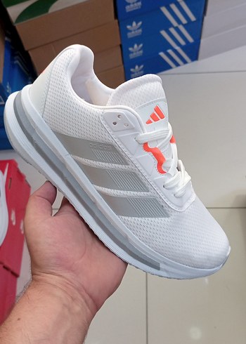 Beyaz Elastik Bağcıklı Erkek Spor Ayakkabı