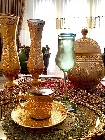 Altın işli fincan