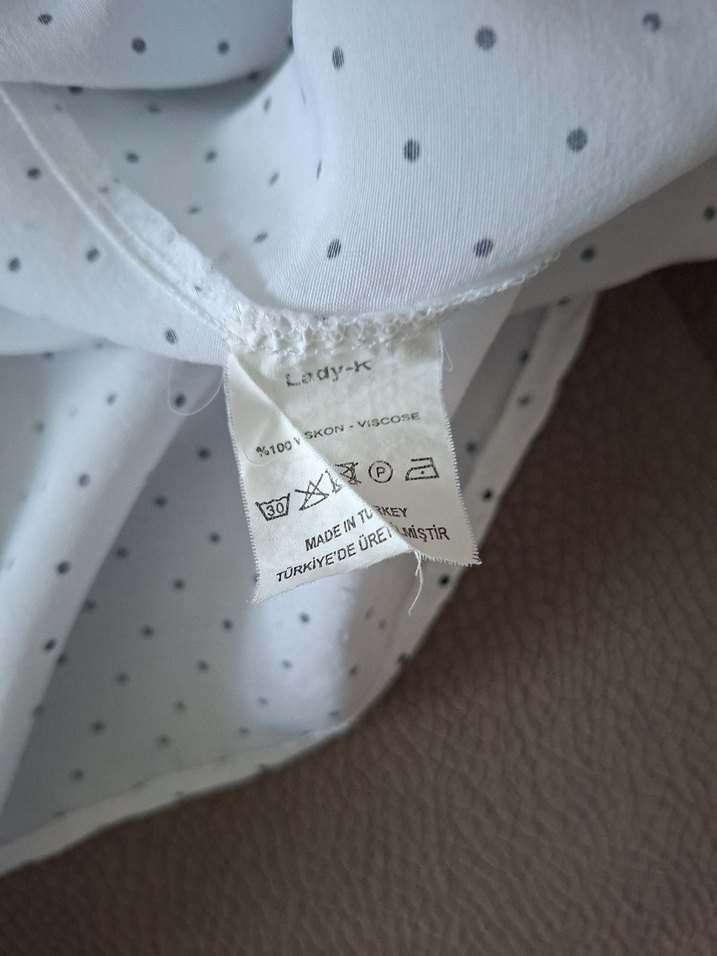 Düğmeli Beyaz Kadın Gömlek - Görsel 5