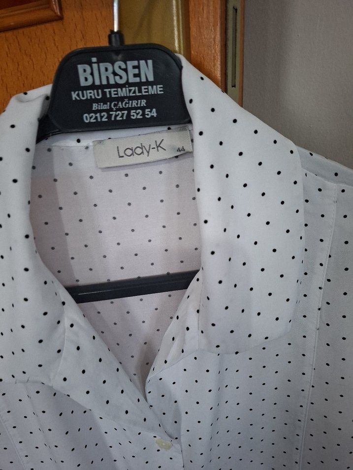 Düğmeli Beyaz Kadın Gömlek - Görsel 3