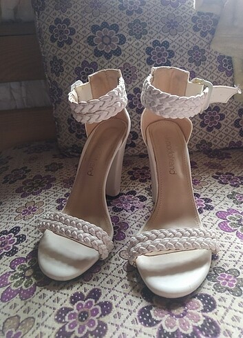 Beyaz ayakkabı 