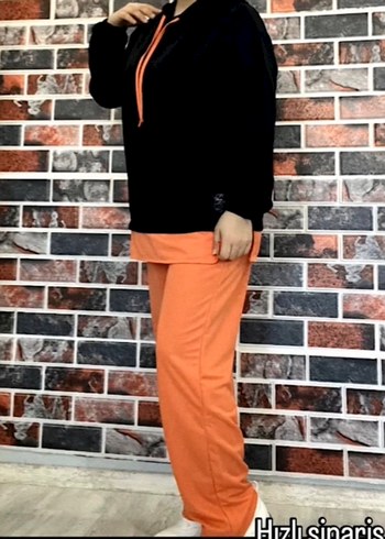 Siyah Kapüşonlu ve Turuncu Eşofman Altı Takım - Görsel 2