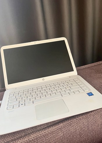 Beyaz HP Dizüstü Bilgisayar - Görsel 2