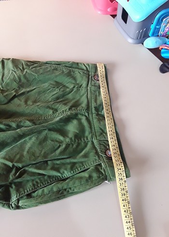 Düğmeli Yeşil fitilli kadife Mini Şort - Görsel 3