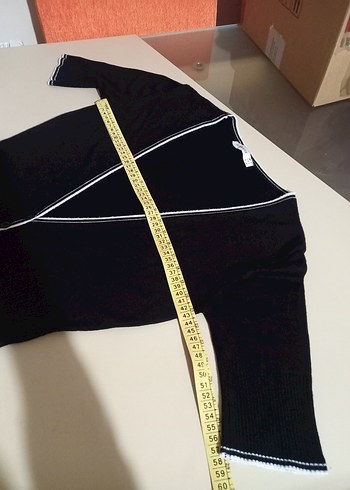 V Yaka Siyah Düğmeli Kısa Kollu Bluz Hırka - Görsel 3