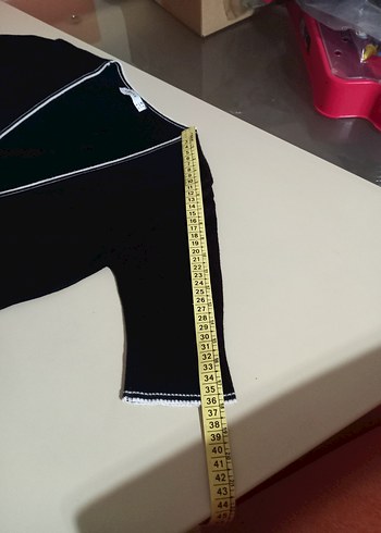 V Yaka Siyah Düğmeli Kısa Kollu Bluz Hırka - Görsel 4