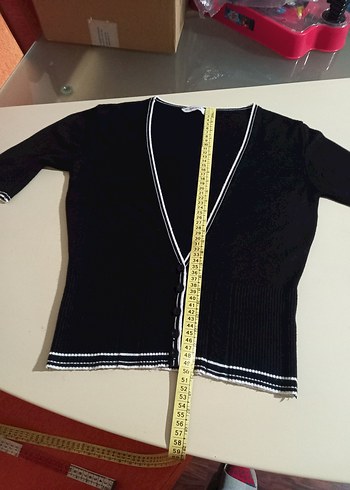 V Yaka Siyah Düğmeli Kısa Kollu Bluz Hırka - Görsel 5