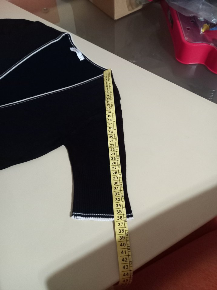 V Yaka Siyah Düğmeli Kısa Kollu Bluz Hırka - Görsel 4