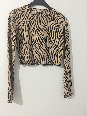 Bershka Leo desen crop
