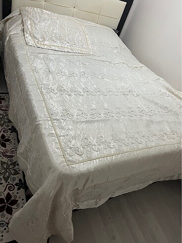 Diğer Çift kişilik elyaf dolgulu yatak örtüsü
