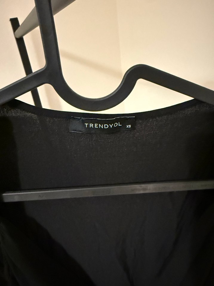 Siyah V Yakalı Uzun Kollu Kadın Bluz - Görsel 4