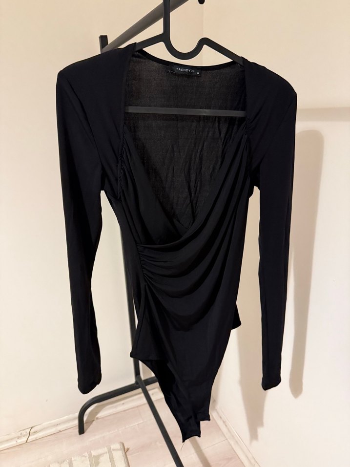 Siyah V Yakalı Uzun Kollu Kadın Bluz - Görsel 3