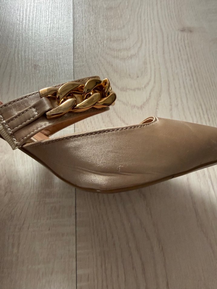 Zincir Detaylı Bej Deri Topuklu Kadın Ayakkabı - Görsel 4