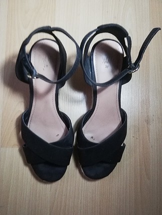 h&m siyah dolgu topuklu kadife