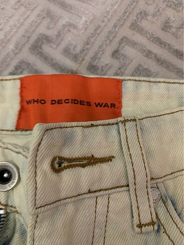 30 Beden İtalyan marka MRDR BRVDOWHO DECIDES WAR PANTALON