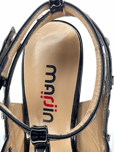 36 Beden siyah Renk Marjin Stiletto %70 İndirimli.