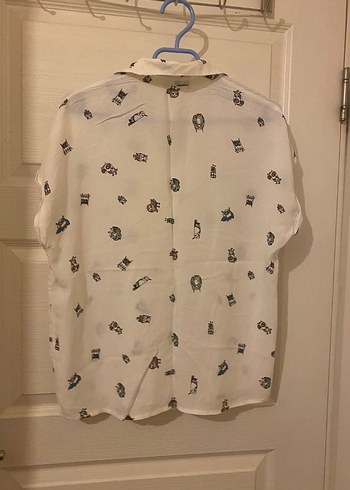 Düğmeli Baskılı Beyaz Kısa Kollu Gömlek - Görsel 4