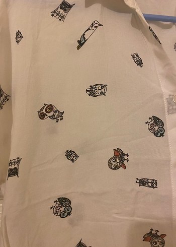 Düğmeli Baskılı Beyaz Kısa Kollu Gömlek - Görsel 2