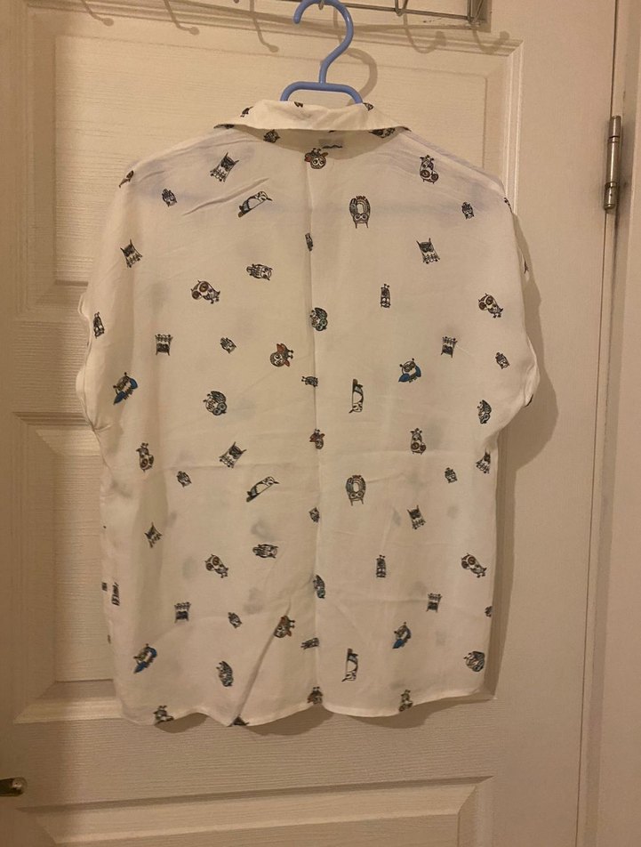 Düğmeli Baskılı Beyaz Kısa Kollu Gömlek - Görsel 4