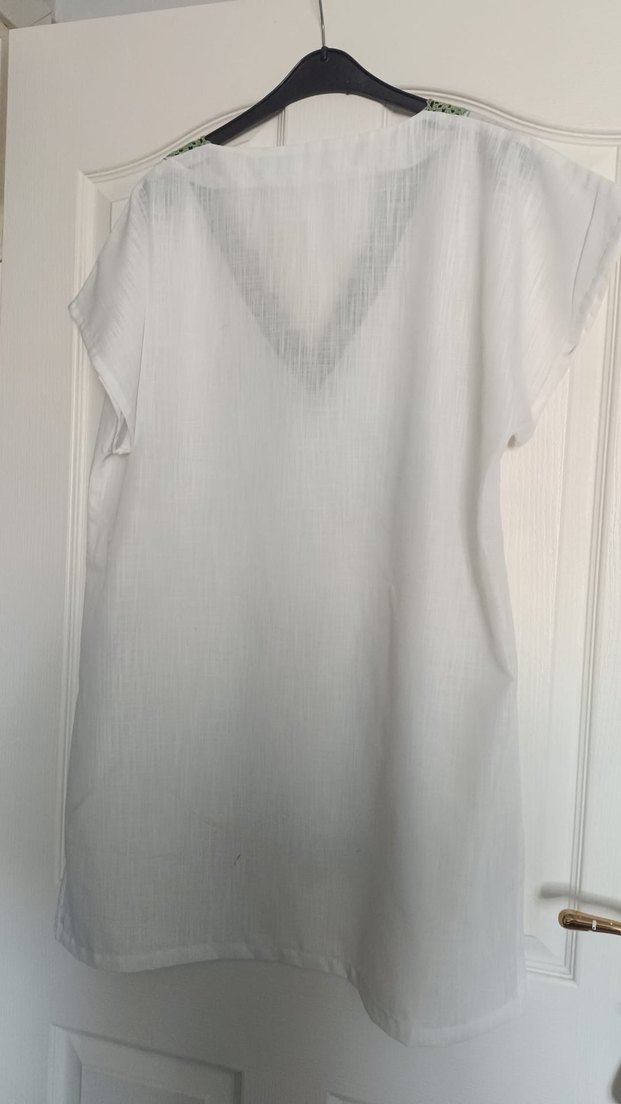 Dantel Detaylı Beyaz V Yaka Pareo - Görsel 3