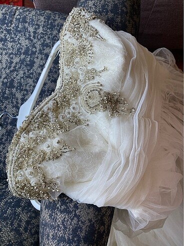 Taşlı kuyruklu straplez gelinlik - Görsel 5