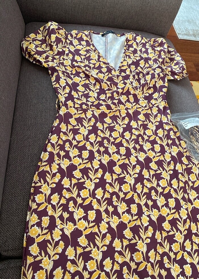 Çiçek desenli kuşaklı mini elbise - Görsel 3