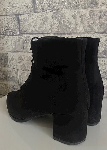 Siyah Bağcıklı Süet Topuklu Bot - Görsel 2