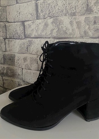 Siyah Bağcıklı Süet Topuklu Bot - Görsel 3